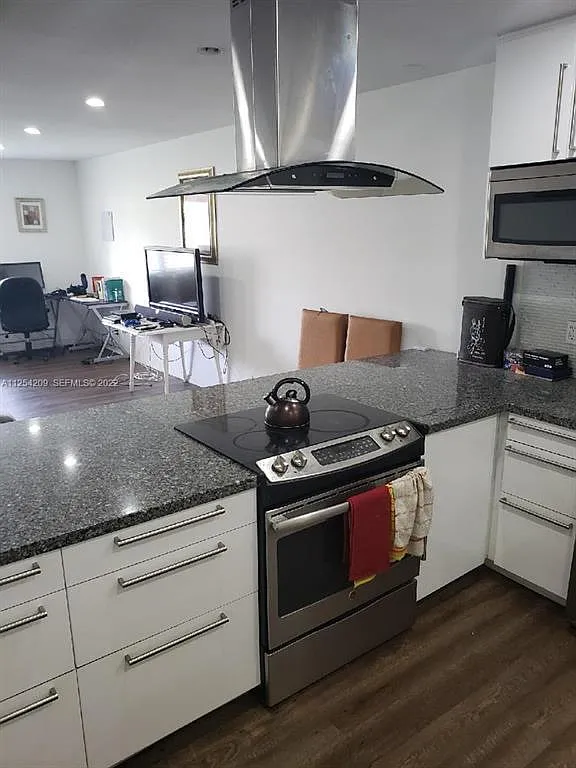 2 bed, 2.0 bath, 1200 sqft, $2,200 — Photo 4