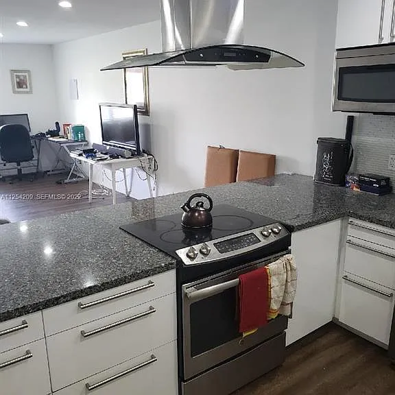 5170 SW 40th Ave #8E — Photo 4
