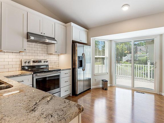 3rd image of 10806 Concord Circle Dr