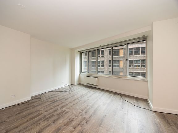 5th image of 211 E Ohio St APT 802