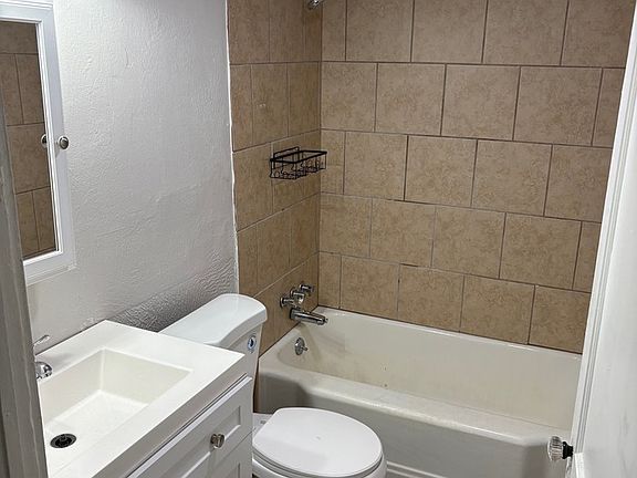 5th image of 406 S Fredonia St #B