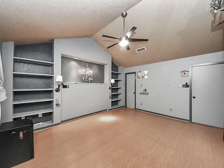 7877 Kendalia Dr — Photo 29
