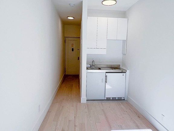 2nd image of 206 W 21st St APT A12
