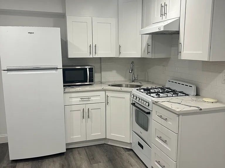 52 Lincoln Ave #1B — Photo 4