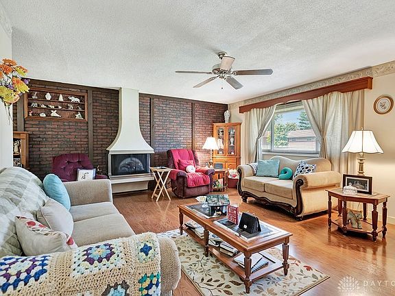 3rd image of 411 E Page Ave