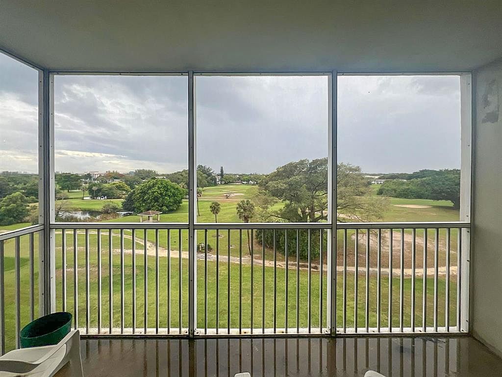 3050 N Palm Aire Dr #604