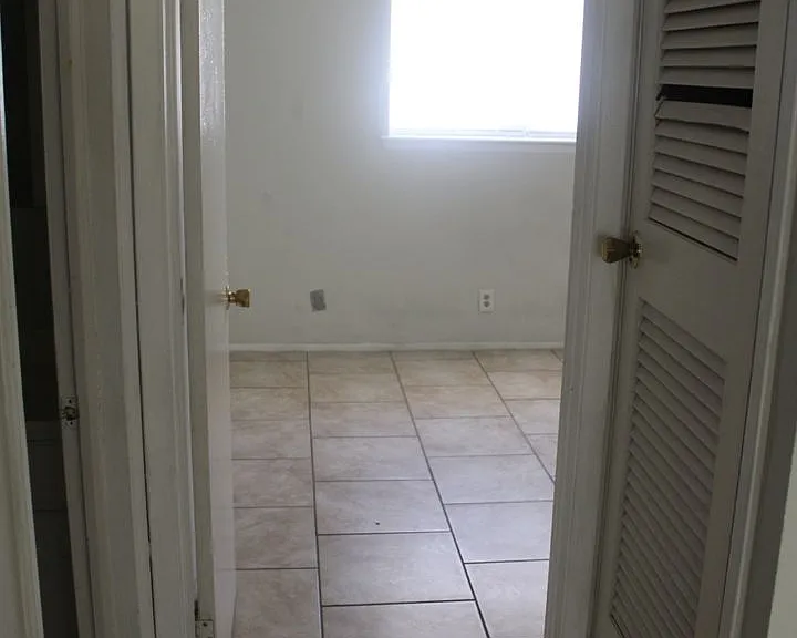 3905 Flory Ave #10 — Photo 11