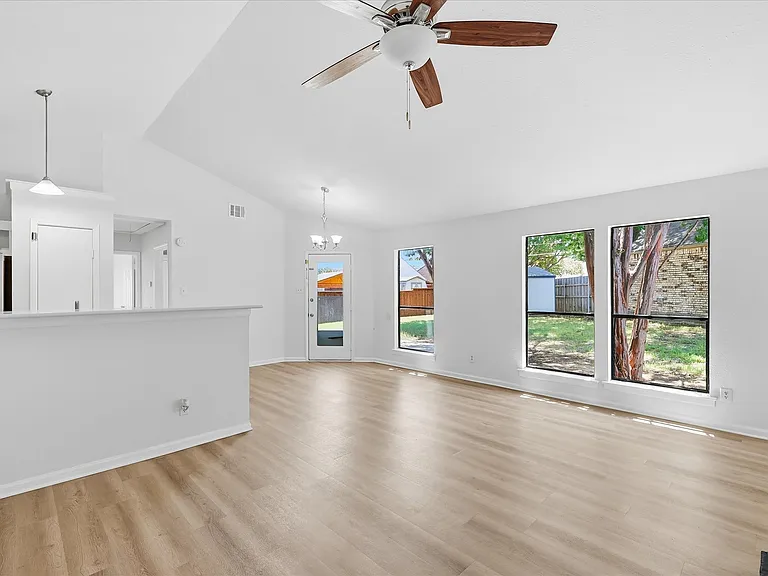 102 Pinyon Ln — Photo 7