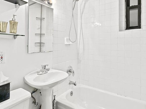 4th image of 4 W 101st St APT 9A