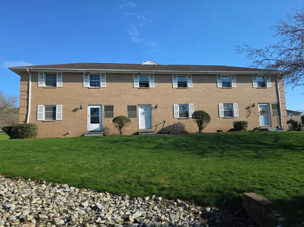 102 Elmwood Dr, Hudson, NH 03051