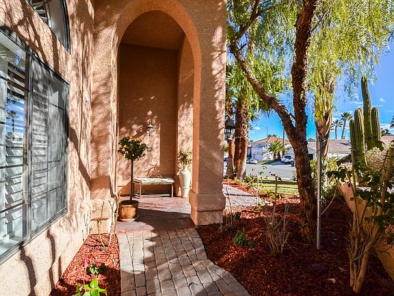 3rd image of 8016 Harbor Oaks Cir