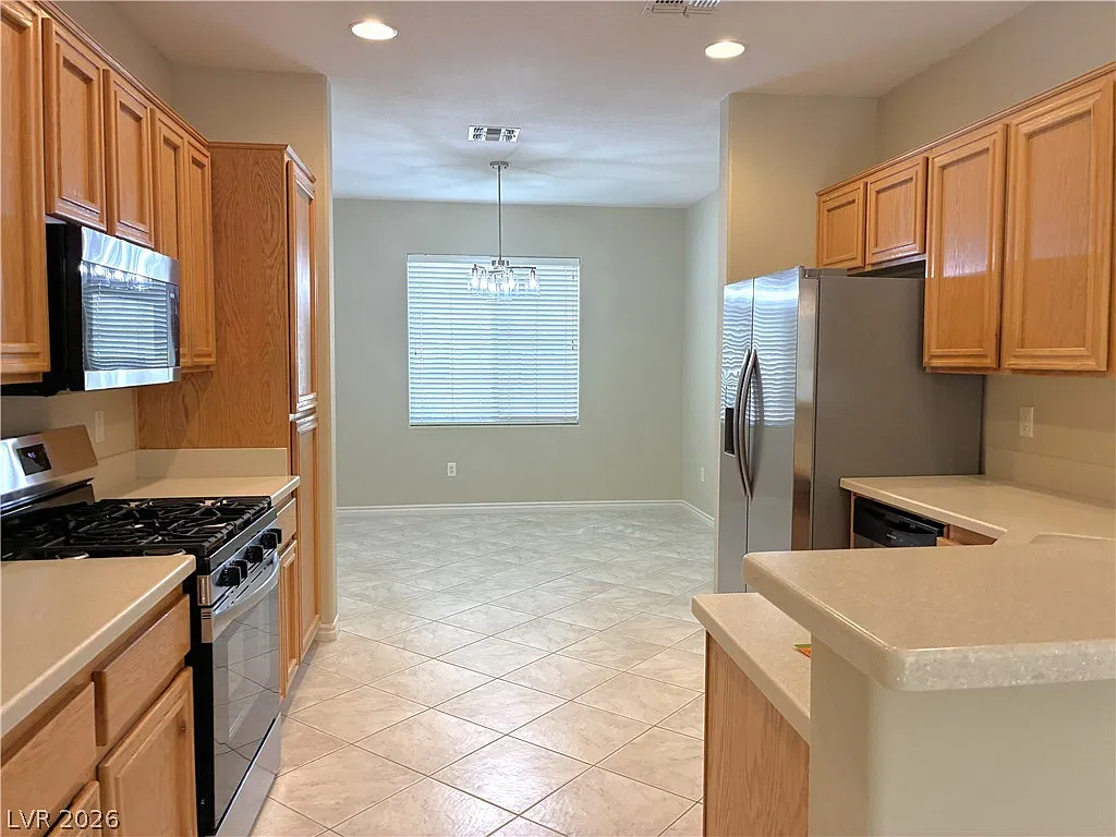 2 bed, 2.0 bath, 1901 sqft, $2,295 — Photo 3