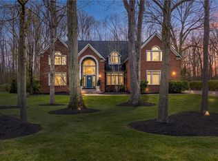 6162 Chagrin Highlands Dr, Solon, OH 44139