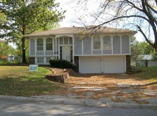 11927 Manchester Ave, Grandview, MO 64030