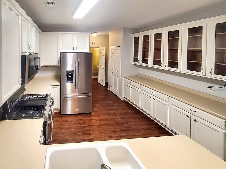 3840 Abercrombie Ln — Photo 3