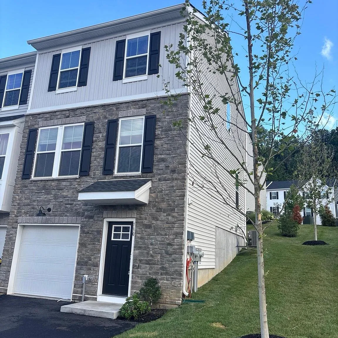 3 bed, 4.0 bath, 2096 sqft, $2,900 — Photo 4