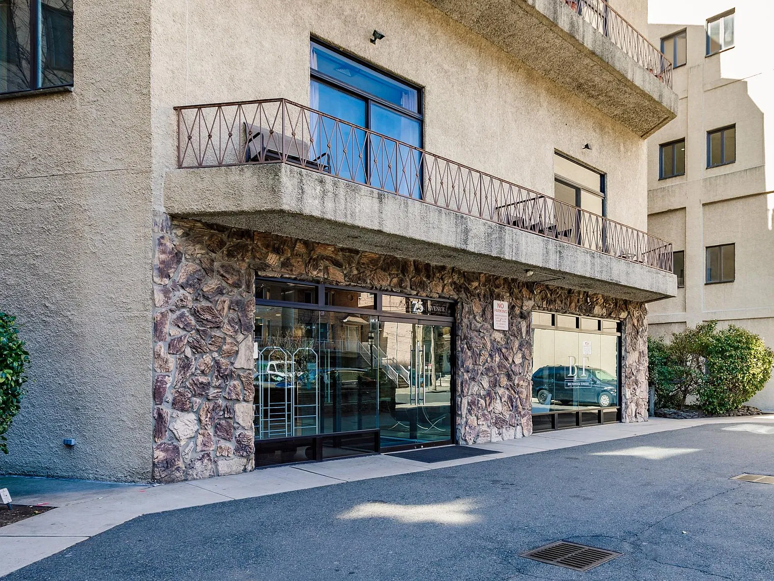 2 bed, 1228 sqft, $3,400 — Photo 1