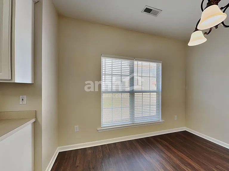 808 Bindon Ln — Photo 5