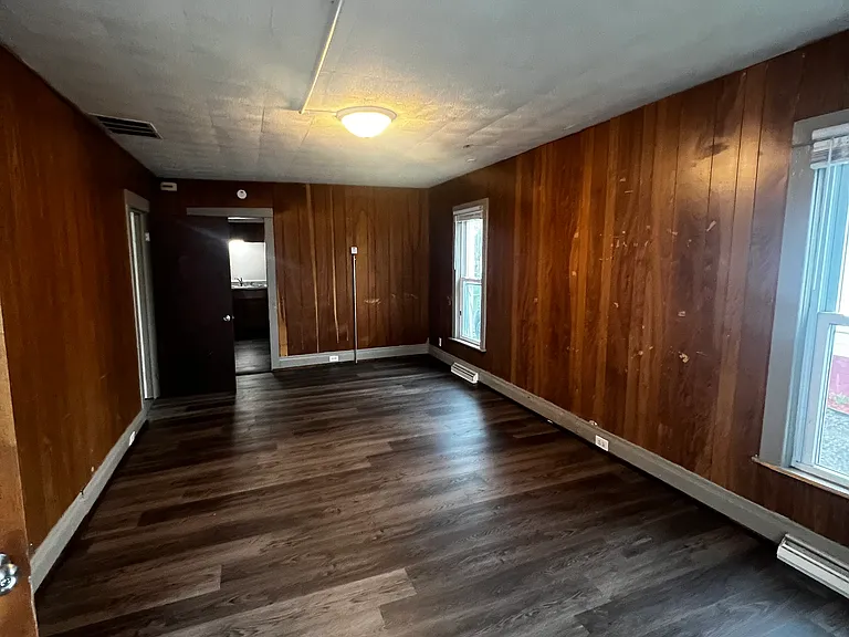 1608 Holmes St — Photo 2