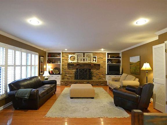 2nd image of 8313 Heatherglen Dr