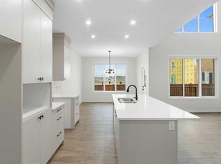 19839 NE 44th St SE, Calgary, AB T3M 4B7