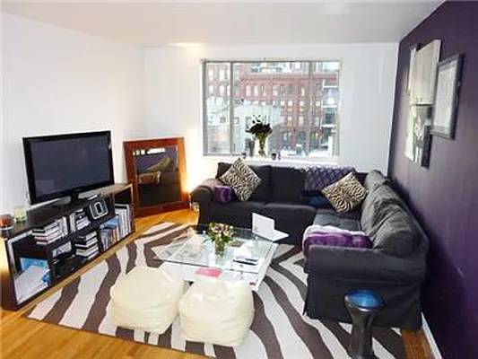 Rented by siso Sales Group | media 11