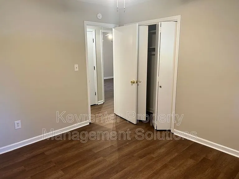 510 Shore Rd — Photo 21