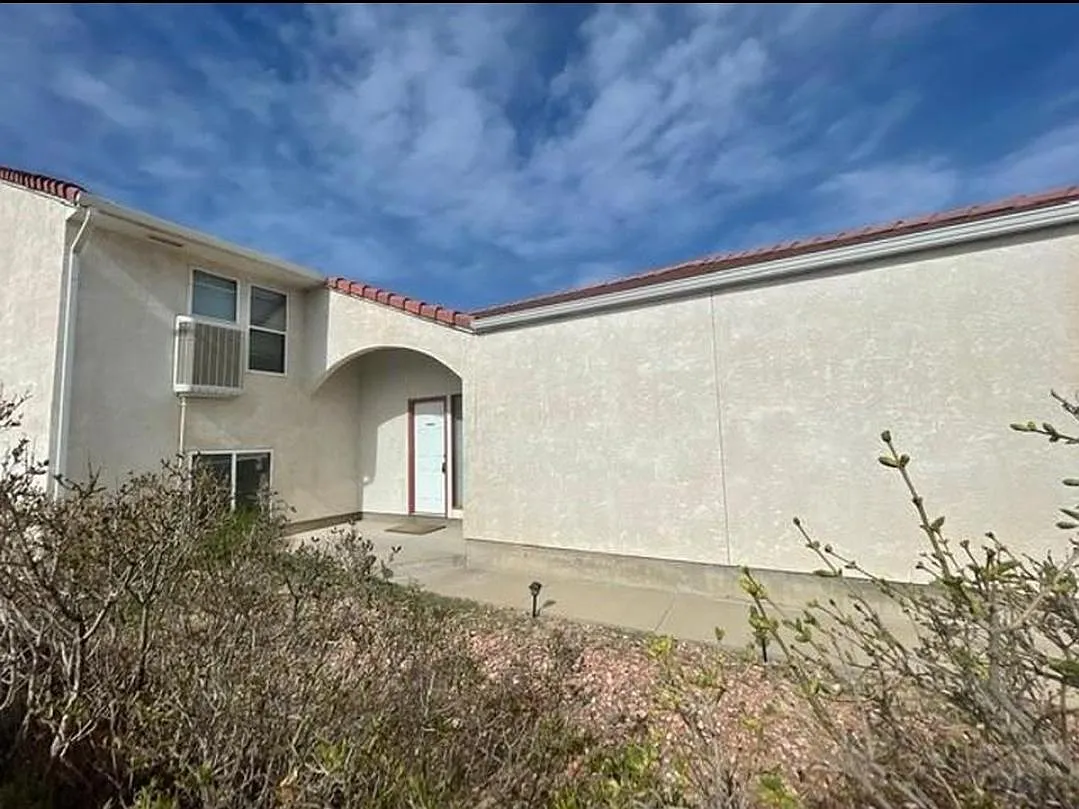 3 bed, 1.5 bath, 1448 sqft, $1,675 — Photo 1