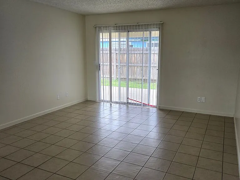 2536 W Chestnut Ct — Photo 4