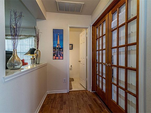 3rd image of 10142 Hollyvine Ln
