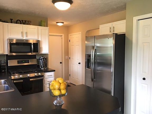 5th image of 1165 Oxbow Dr