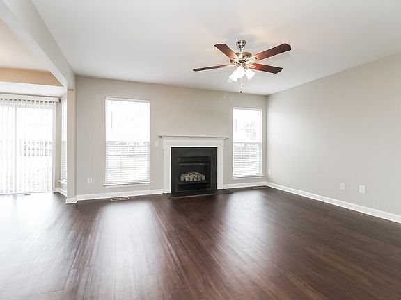 4th image of 214 Briarcotes Cir