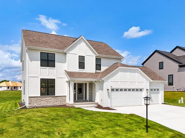 704 Panorama DRIVE, Waukesha, WI 53188