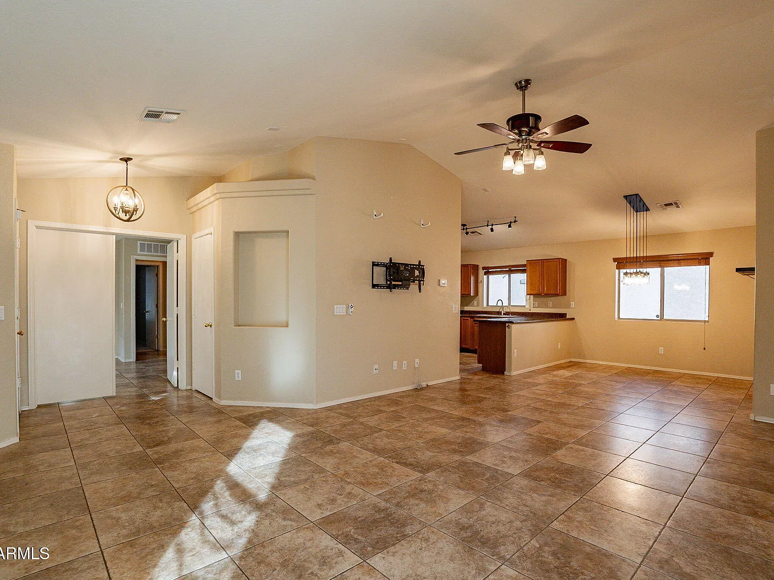 3 bed, 2.0 bath, 1528 sqft, $1,550 — Photo 3