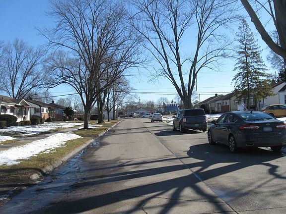 4th image of 31472 Hazelwood St