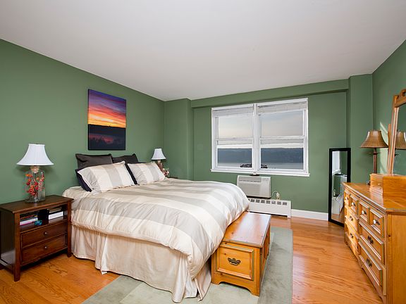 2nd image of 5900 Arlington Ave APT 9V