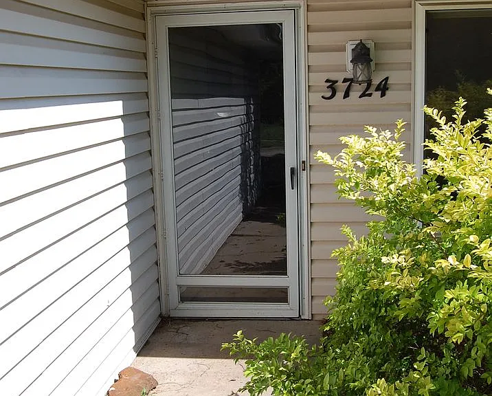 3724 Clover Circle — Photo 2