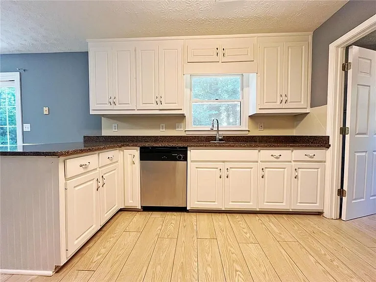 3060 Oak Meadow Dr — Photo 12