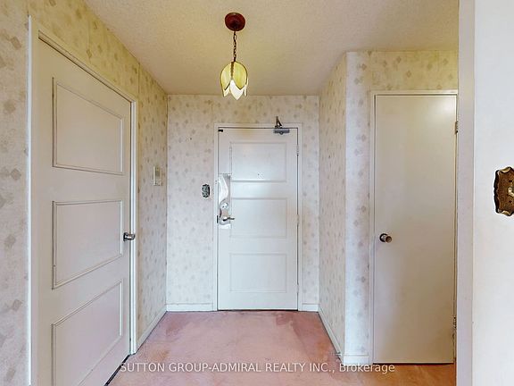 4th image of 80 Inverlochy Blvd #1011