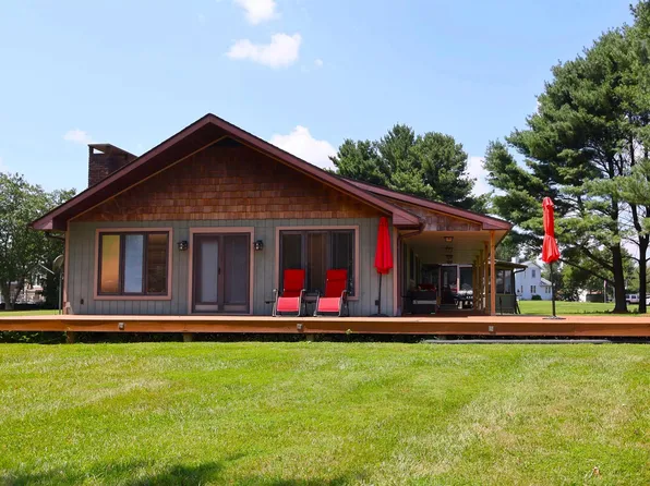 12349 Ski Cir, Loogootee, IN 47553