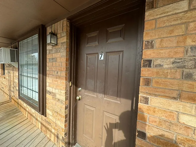301 E Kee St — Photo 7