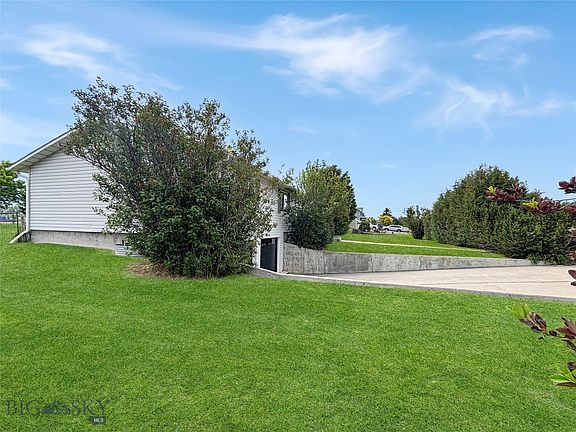 3rd image of 50 Christine Ln