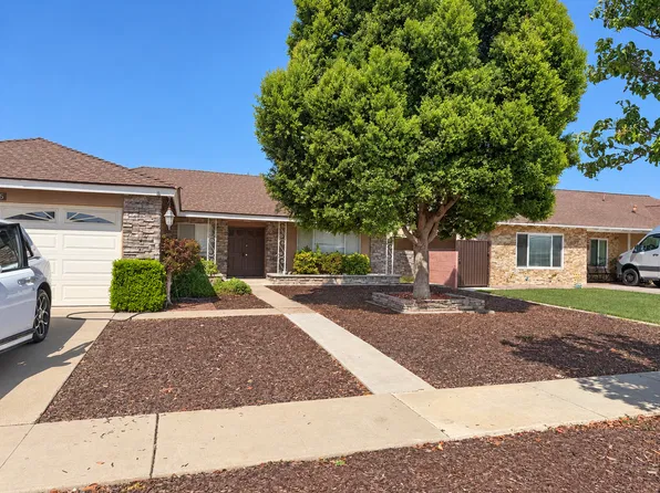 2105 Pearwood Ln, Santa Ana, CA 92705
