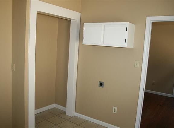 4th image of 8429 Apple St