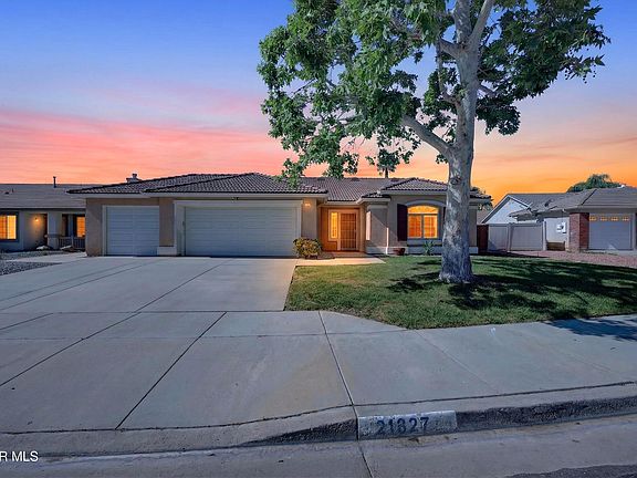 2nd image of 21827 Heliotrope Ln
