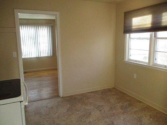 3rd image of 837 Wyoming Ave