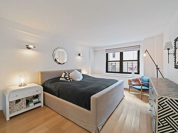 4th image of 196 E 75th St APT 3F