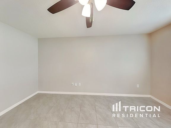 5th image of 221 Cedar Elm Cir