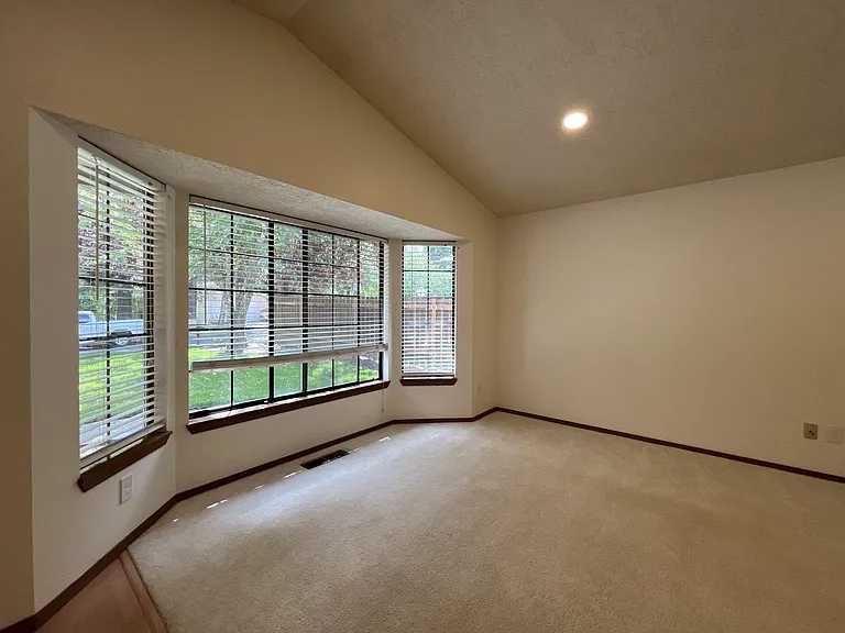 4825 SW Marigold St — Photo 15