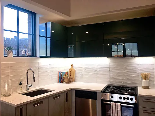 Rented by Manhattan Management LLC | media 69